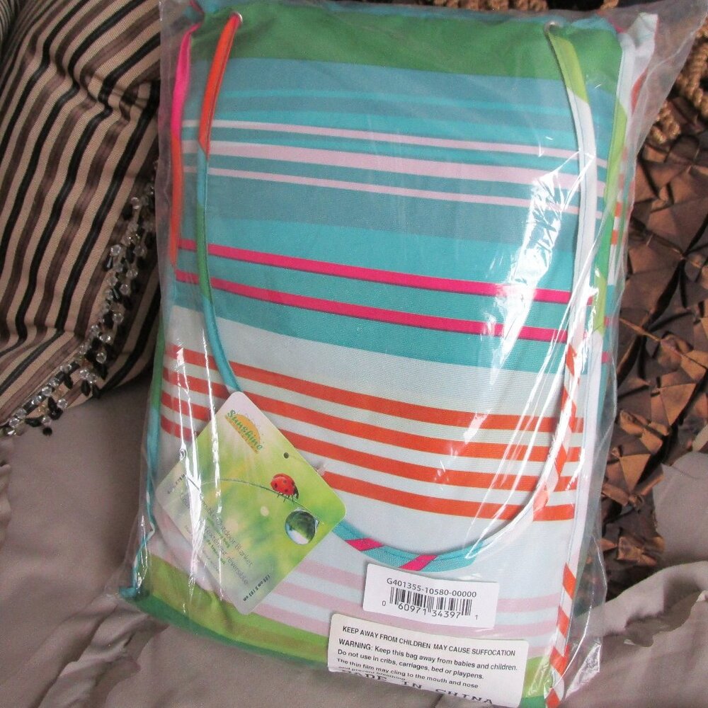NWT outdoor blanket with carry bag